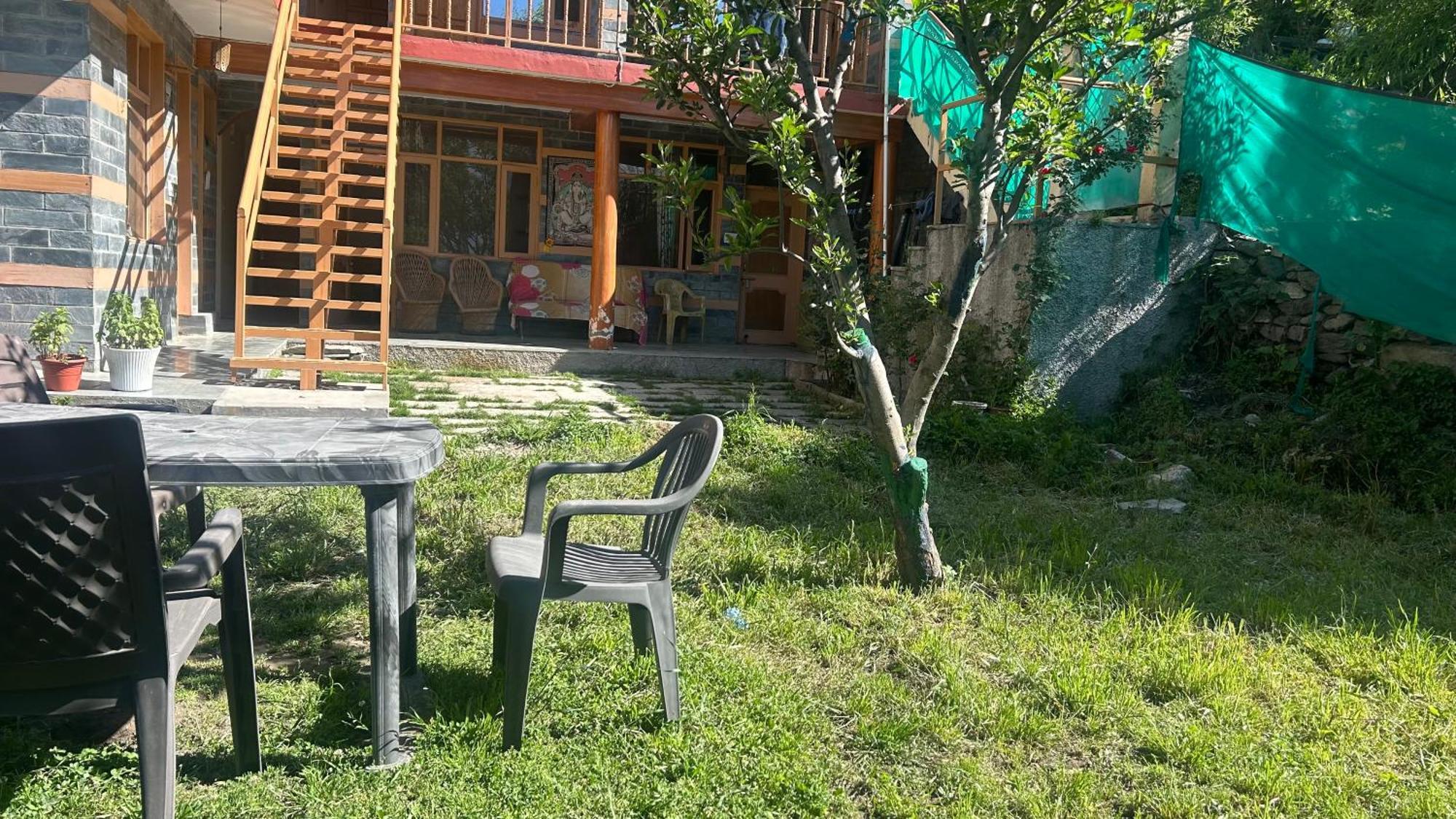 Sunface Homestay Manāli Buitenkant foto