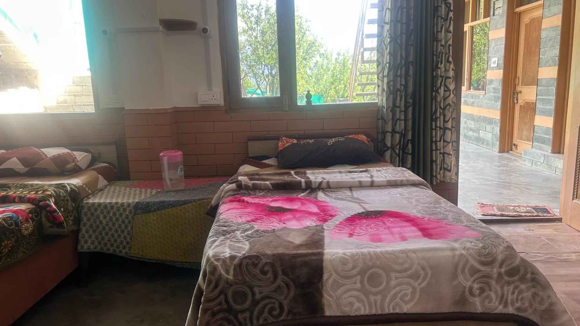 Sunface Homestay Manāli Buitenkant foto